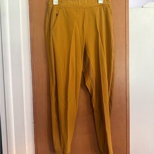 Women’s Set of Athleta Clothes